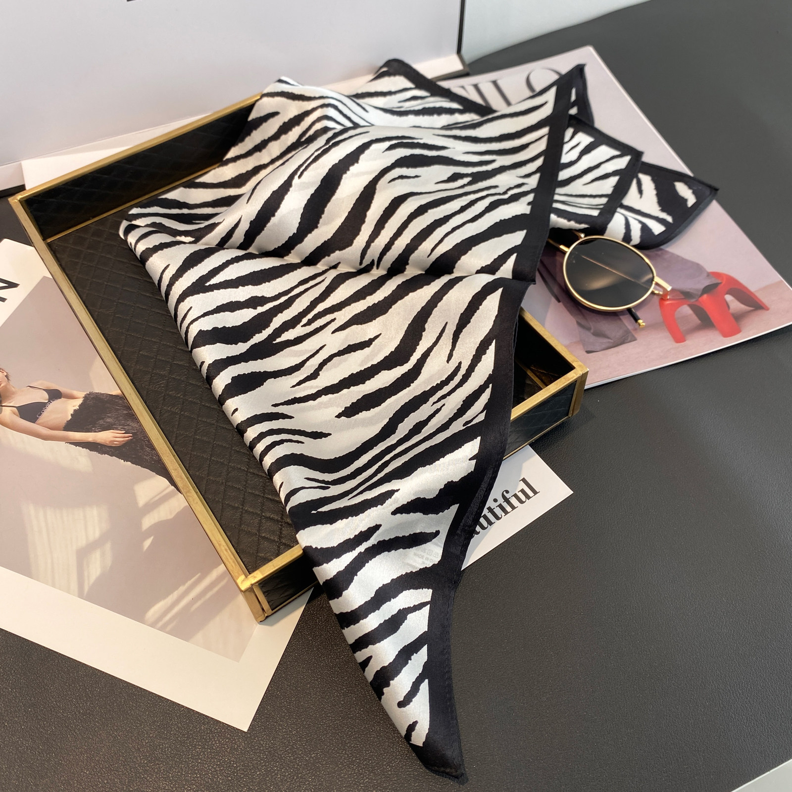 春秋百搭丝巾纹丝斑马薄款时尚方巾秋季小方围巾