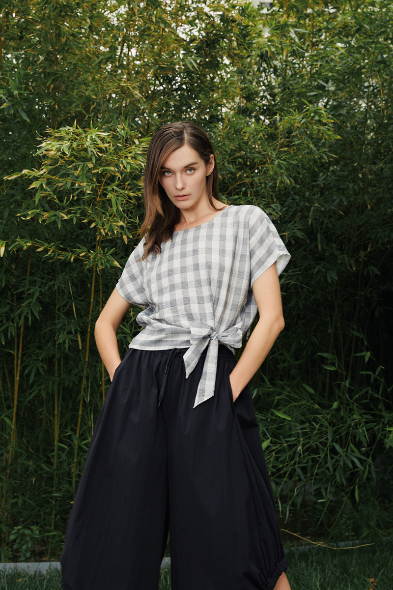 xinsilu新思路女装专柜夏装时尚简约格纹落肩百搭短款t恤