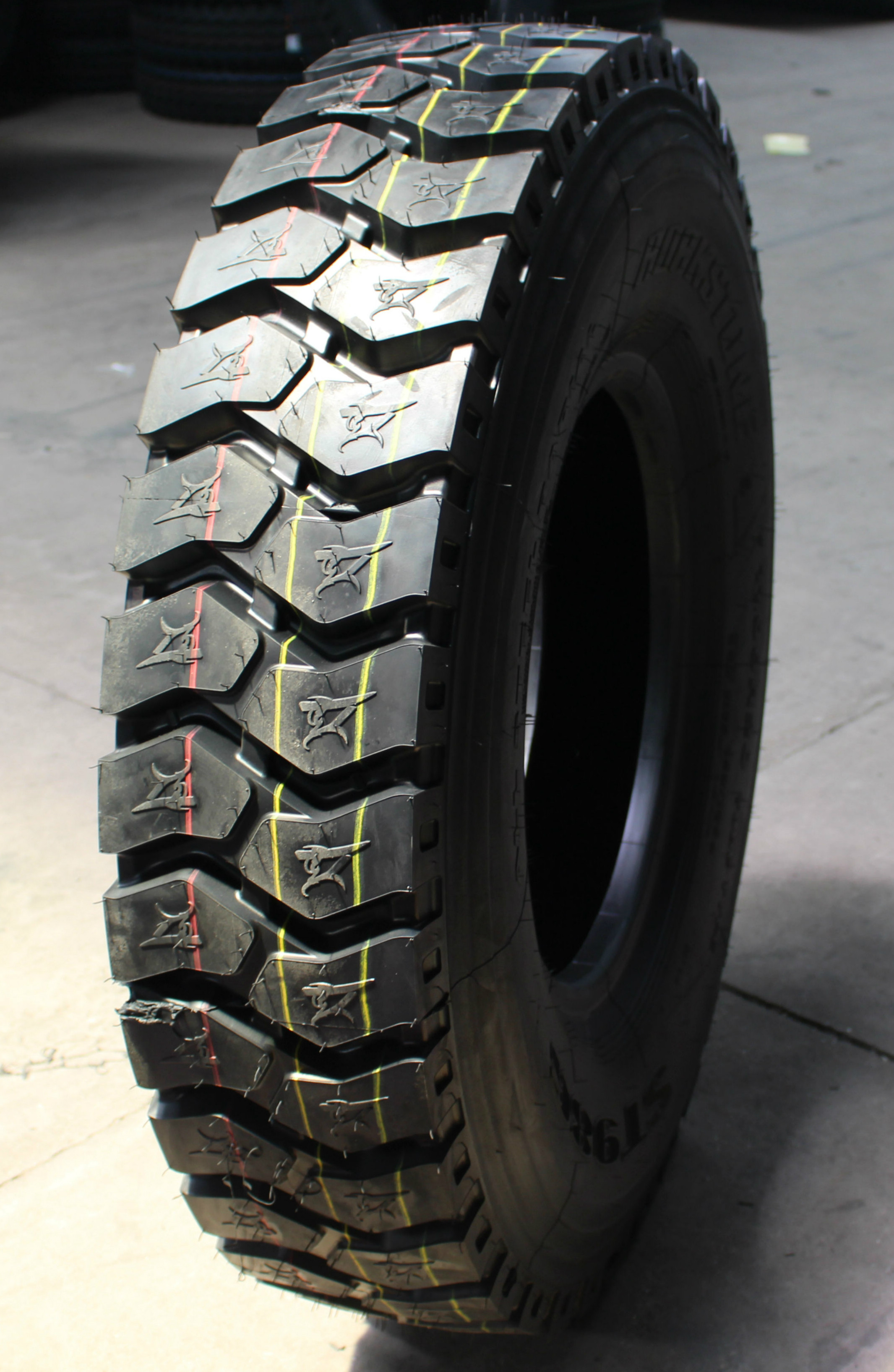 全新矿山900r201000r201100r201200r20钢丝轮胎耐磨扛载非乘用车轮胎