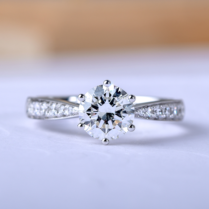 轻戴18k白金六爪经典钻石1克拉戒指gia钻戒结婚手饰