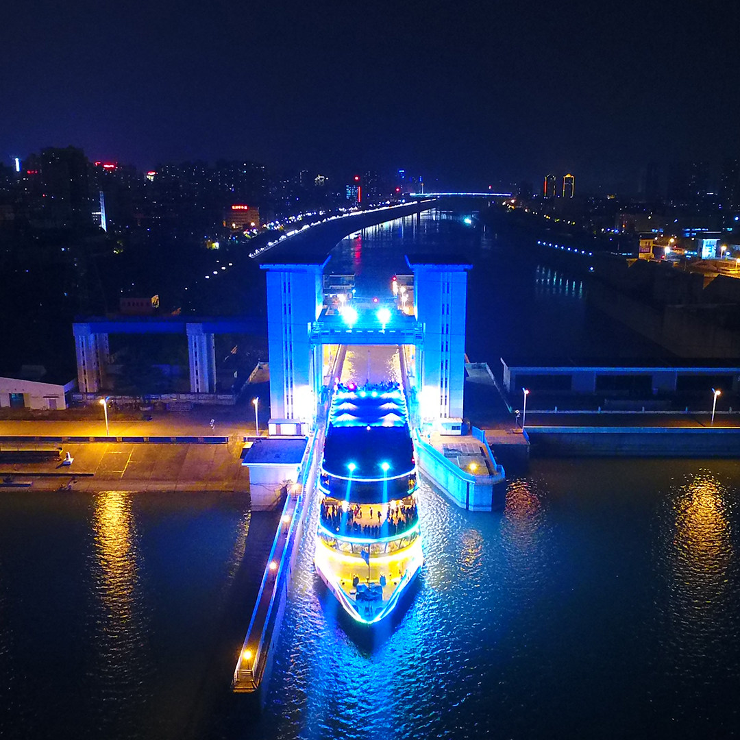 宜昌三峡旅游交运长江夜游豪华豪华游游轮葛洲坝船闸境内跟团游