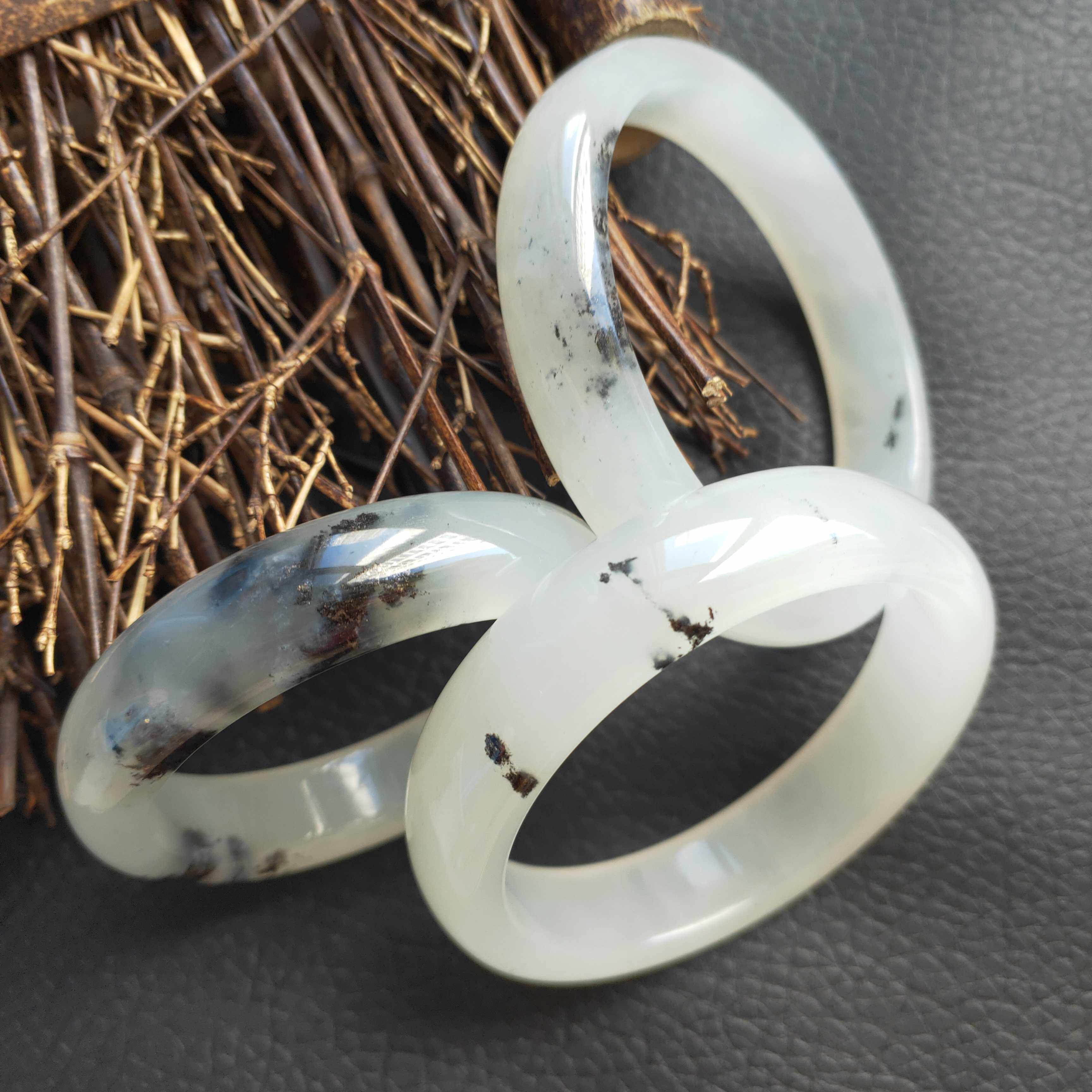 天然正品岫玉手镯水墨飘花女款玉镯白色水墨丹青手镯