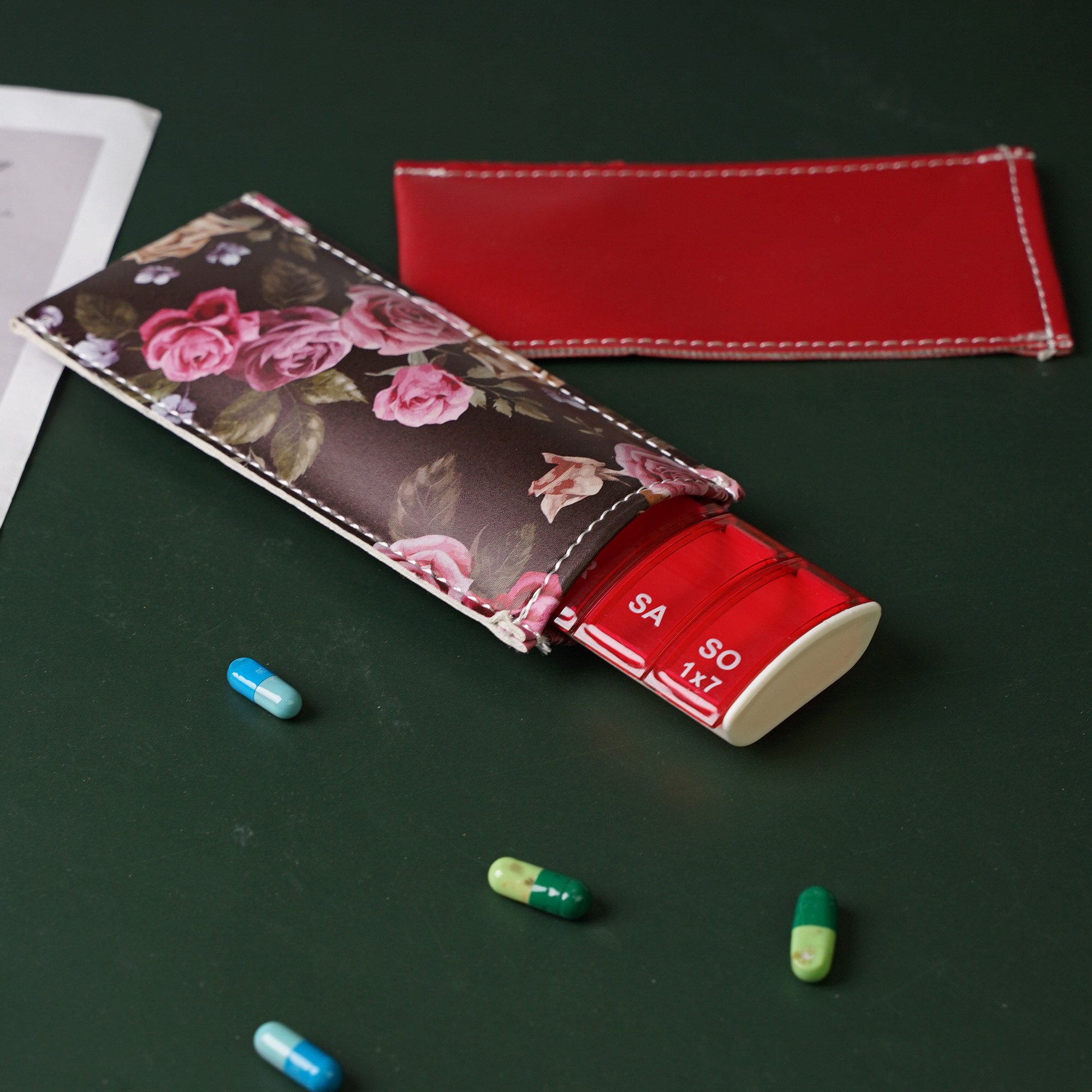 药盒自制创意装小便携皮质迷你一周7天密封药盒