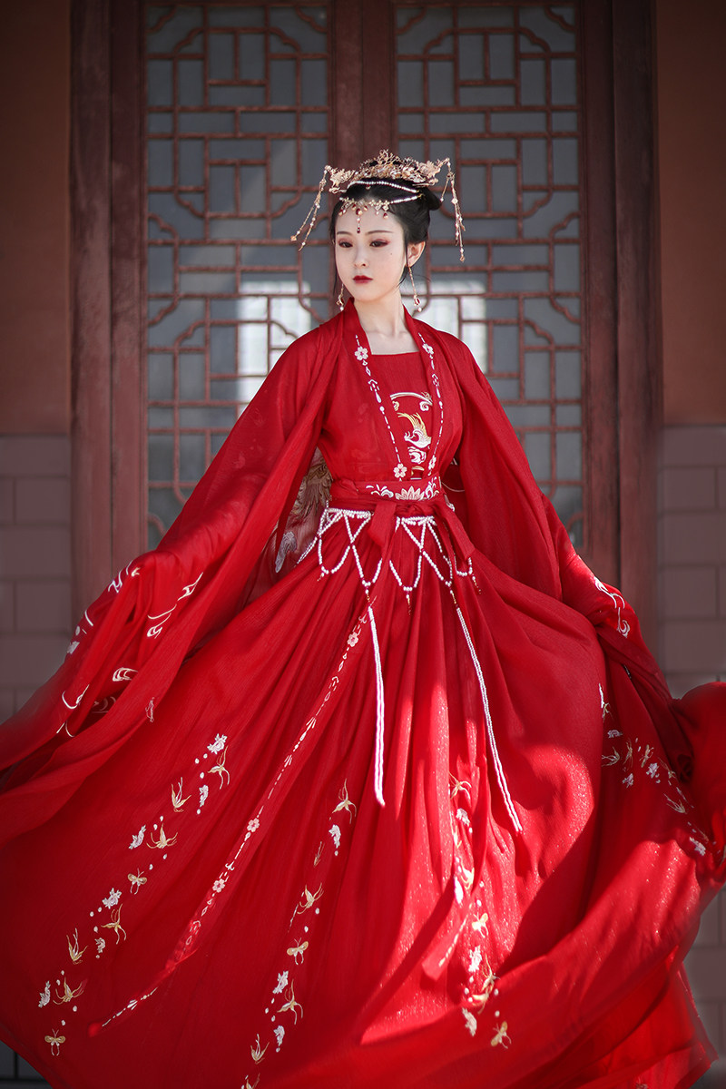 白鹿朱雀原创蝴蝶刺绣婚服花嫁6米一片片式时尚套装