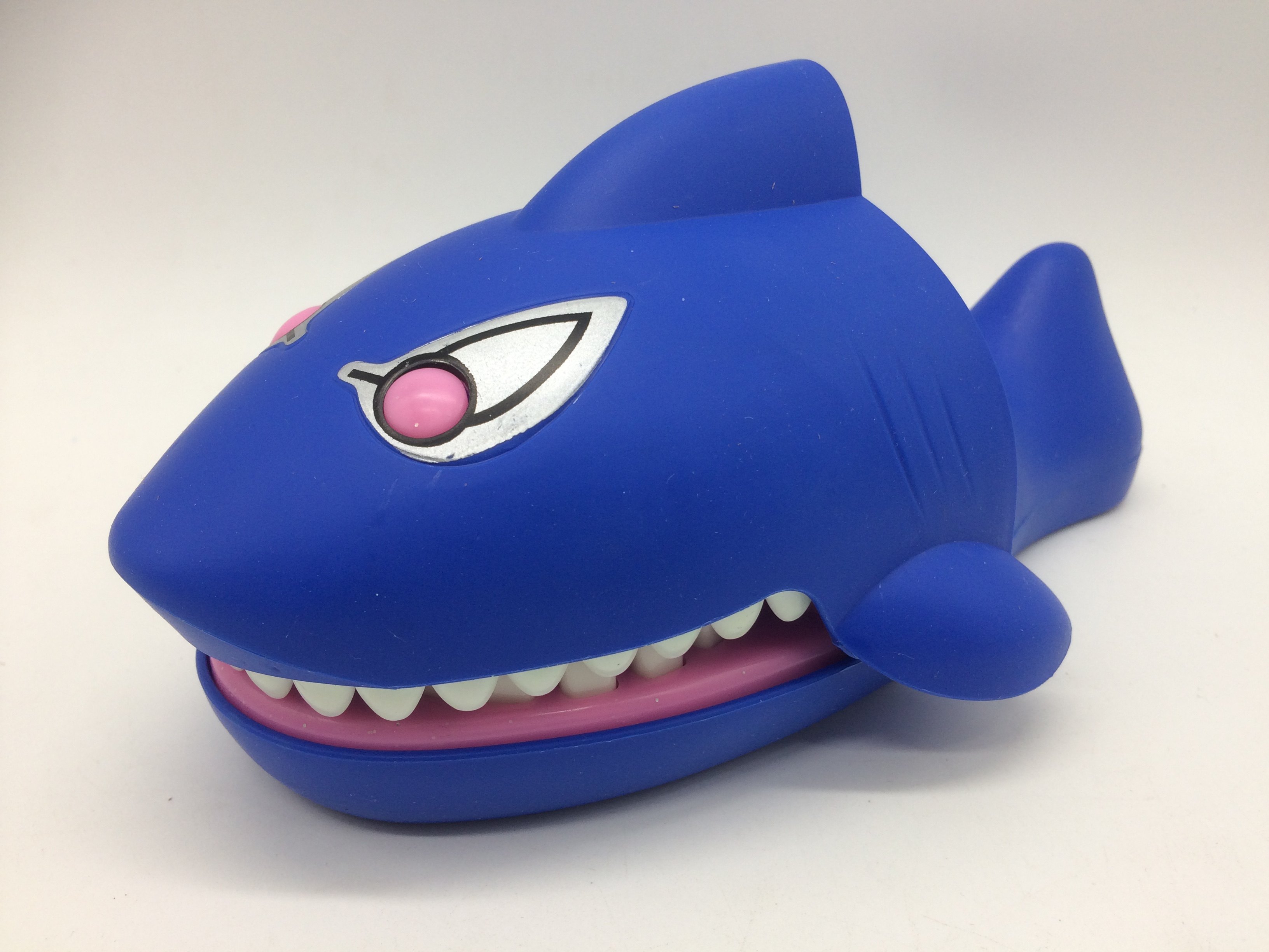 大号咬手鲨鱼牙齿手指生日聚会娱乐整蛊益智创意