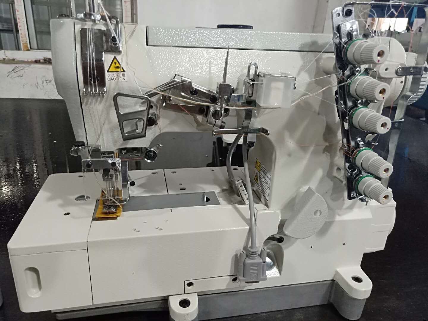 电脑直驱500600三针五线绷缝机法兰绒毛毯领子包边工业缝纫机坎车