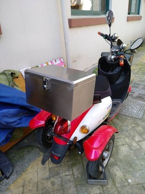 后备箱304不锈钢摩托车电动车电瓶车尾箱加厚通用外卖储物特大号