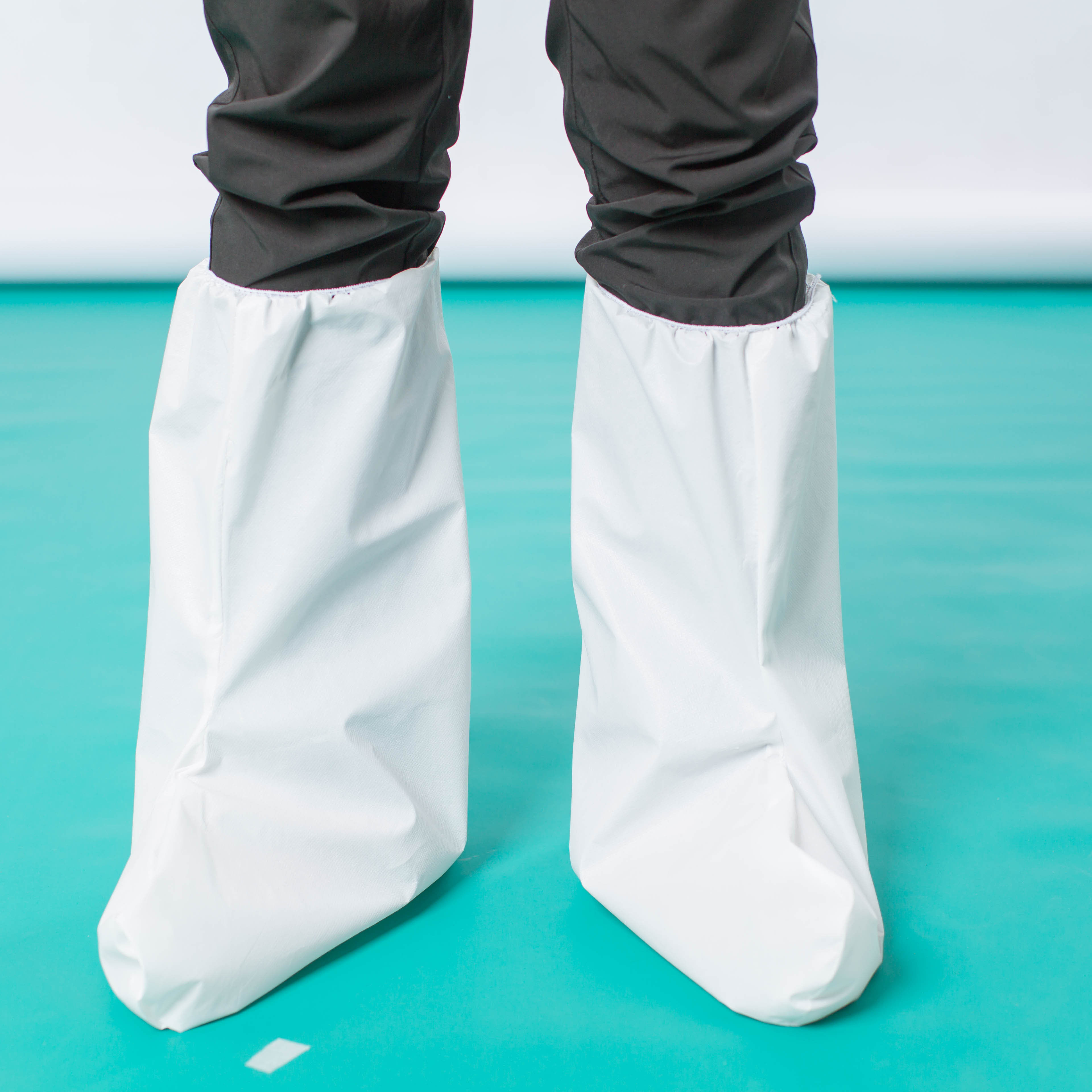 一次性靴套腿套加厚覆膜防水鞋套淋膜脚套高筒畜牧鞋套