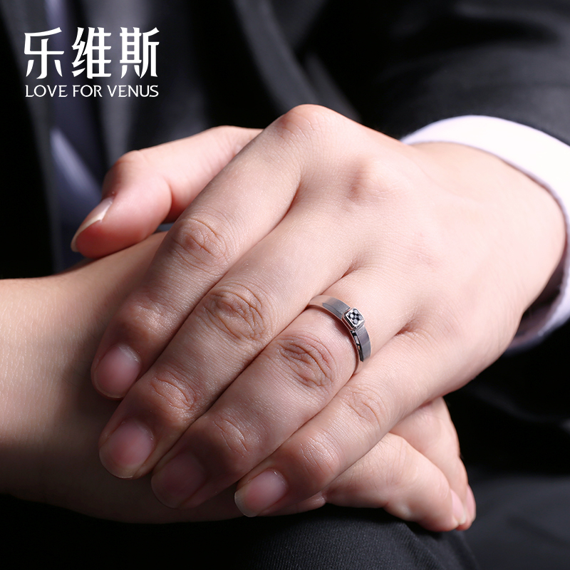 乐维斯男士钻戒情侣戒指一对定制铂金钻男结婚手饰