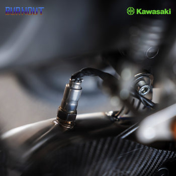 ສະຫາຍລົດຈັກ Kawasaki ZX4rr ລັກສະນະຕົ້ນສະບັບເຕັມປ່ຽງສະຫາຍ titanium ໂລຫະປະສົມດ້ານຫນ້າແລະພາກກາງຮູບລັກສະນະຕົ້ນສະບັບ