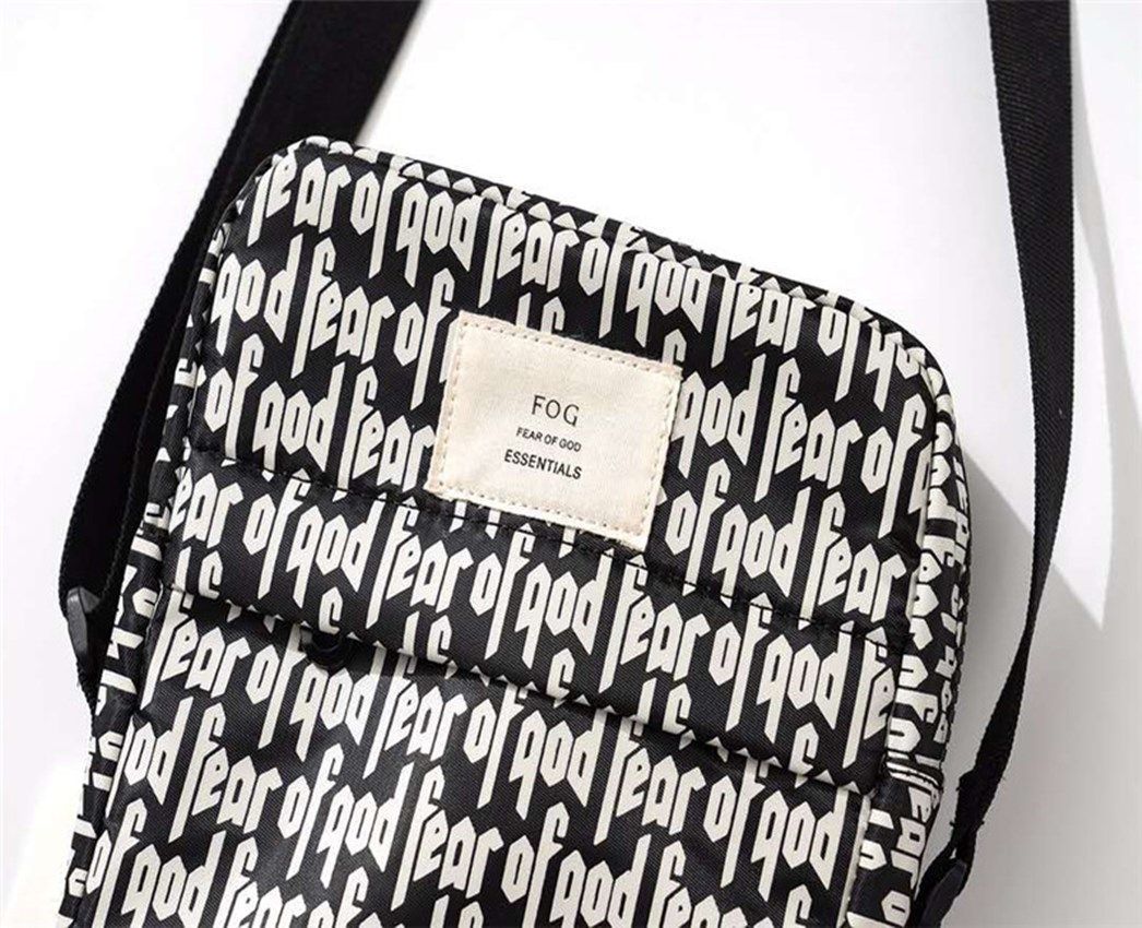 fog复线满印logo字母弹幕单肩斜挎包男女情侣通用款女包