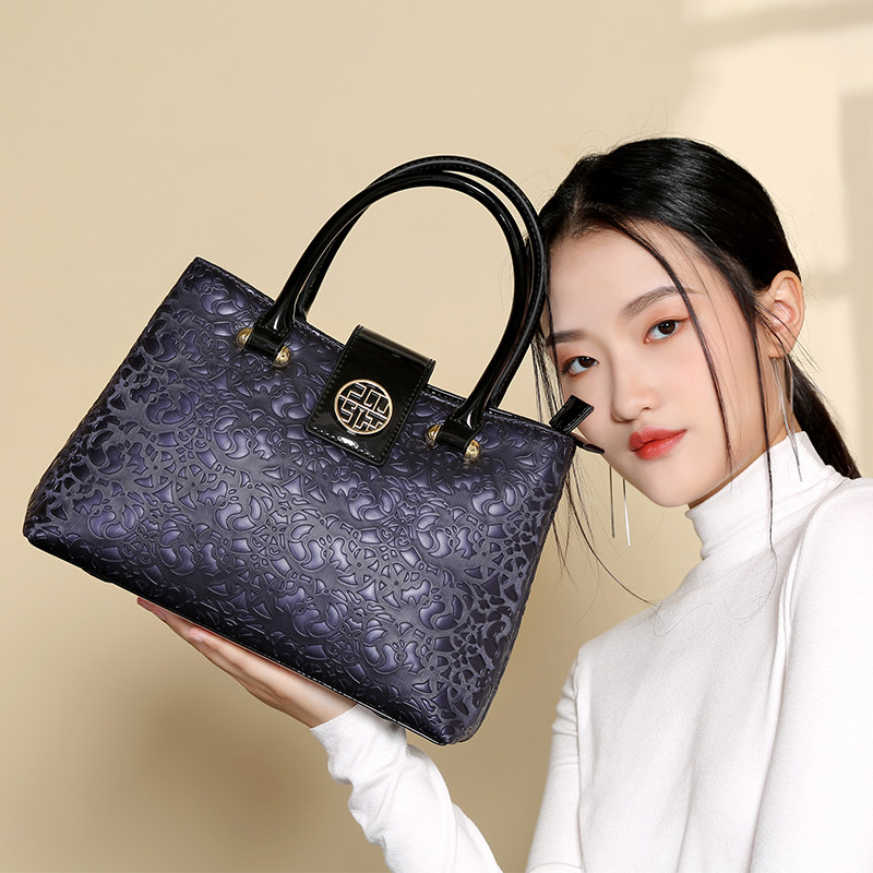 女包手提包50岁妈妈中年斜挎包女士个性潮流母亲通用款女包