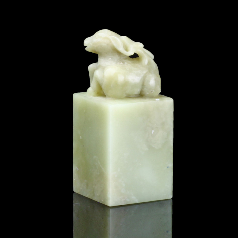 孤品014438田冻石羊钮方2557cm文房四宝