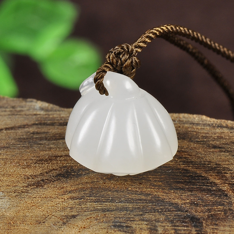 疆山羊脂玉坠吊坠莲蓬挂件籽料白玉玉器和田颈饰