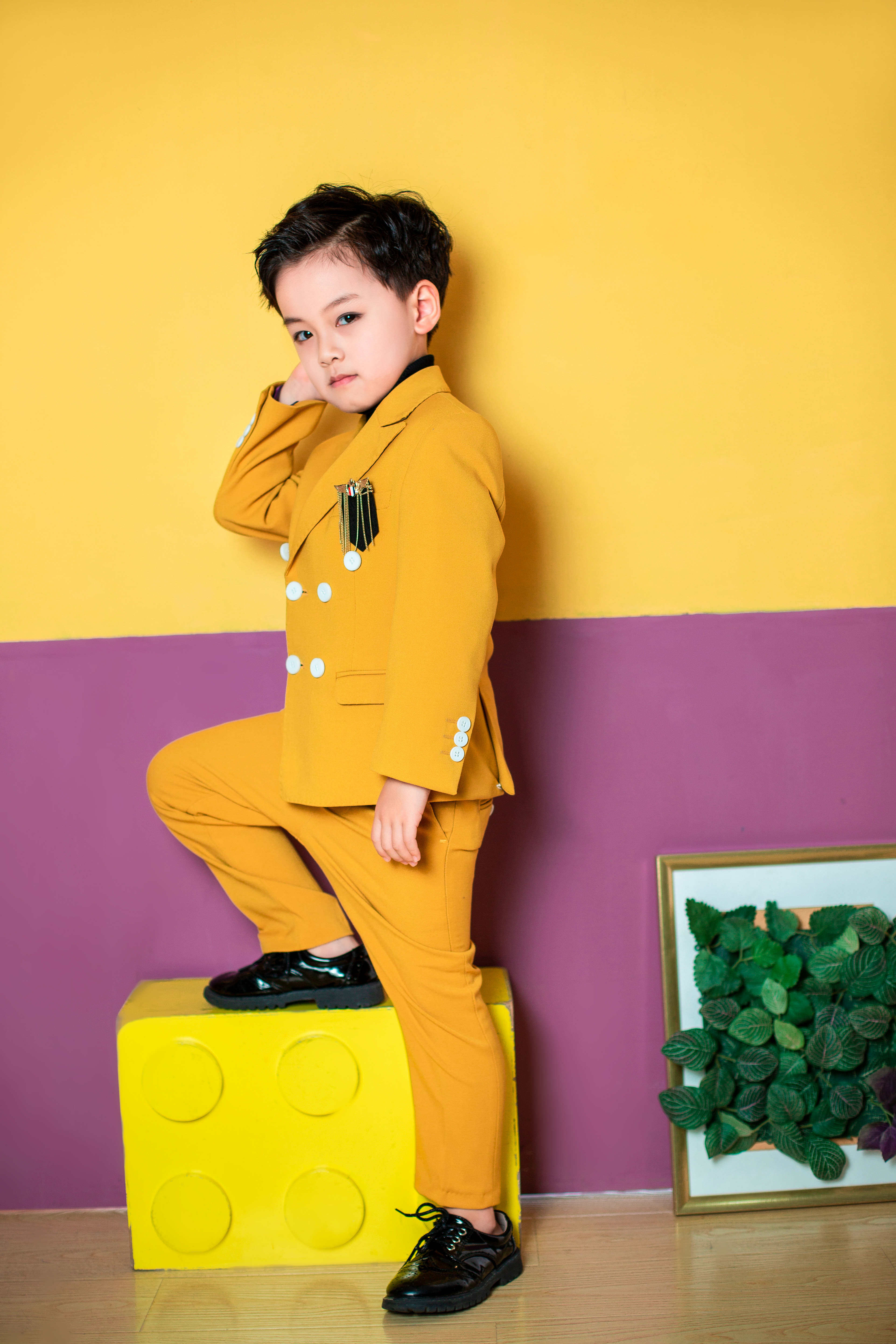儿童西装黄色双排演出摄影拍照走秀儿童演出服