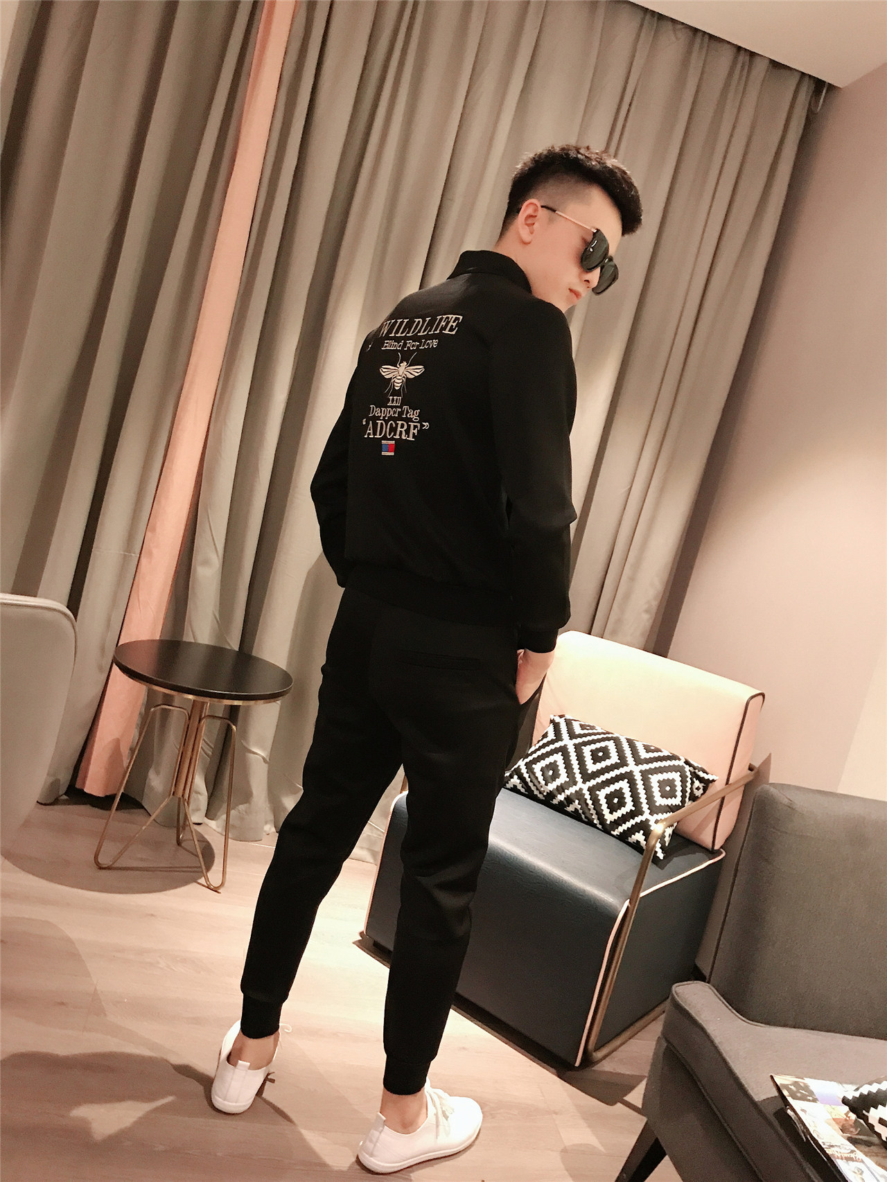 秋季立领休闲套装2020新款精神小伙蜜蜂刺绣休闲运动套装