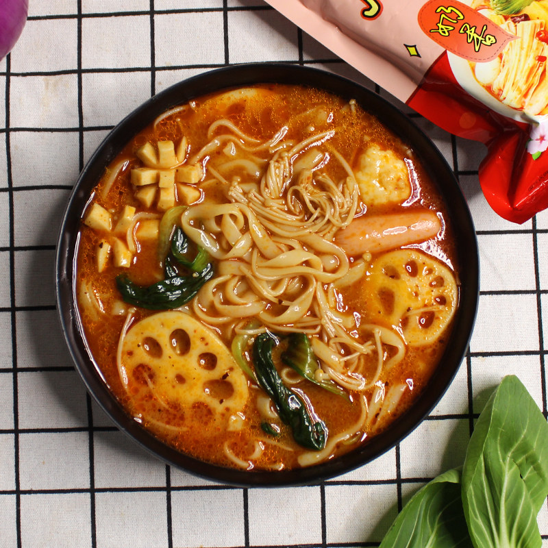 麻辣烫东北大妈正宗速食真空袋装牛筋方便面三包冲泡方便面