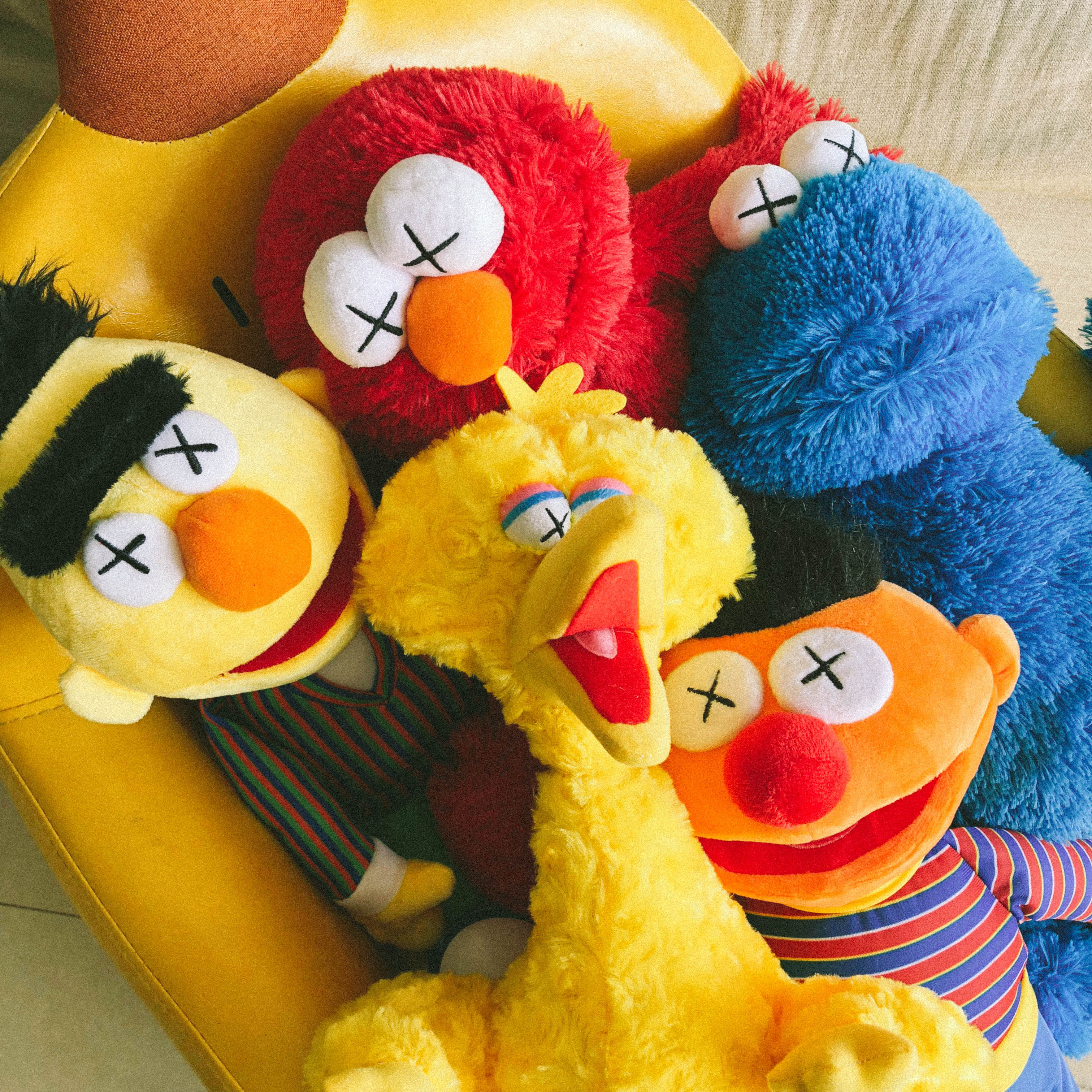 fz卡通可爱kaws芝麻街联名毛绒公仔玩偶潮牌毛绒布艺类玩具