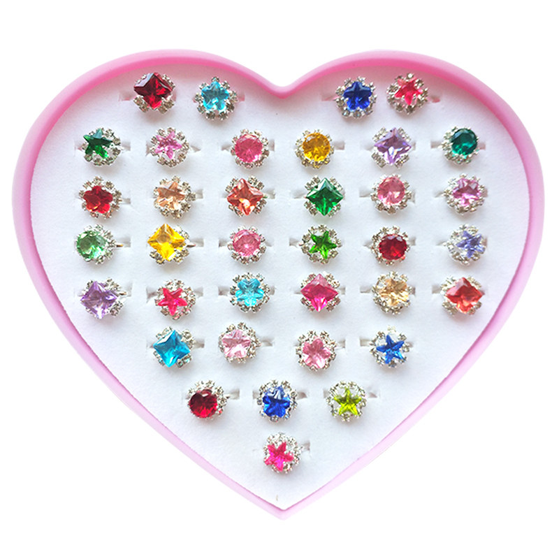 儿童宝石小女孩公主宝宝钻石仿水晶女童一盒玩具小孩闪亮戒指饰品