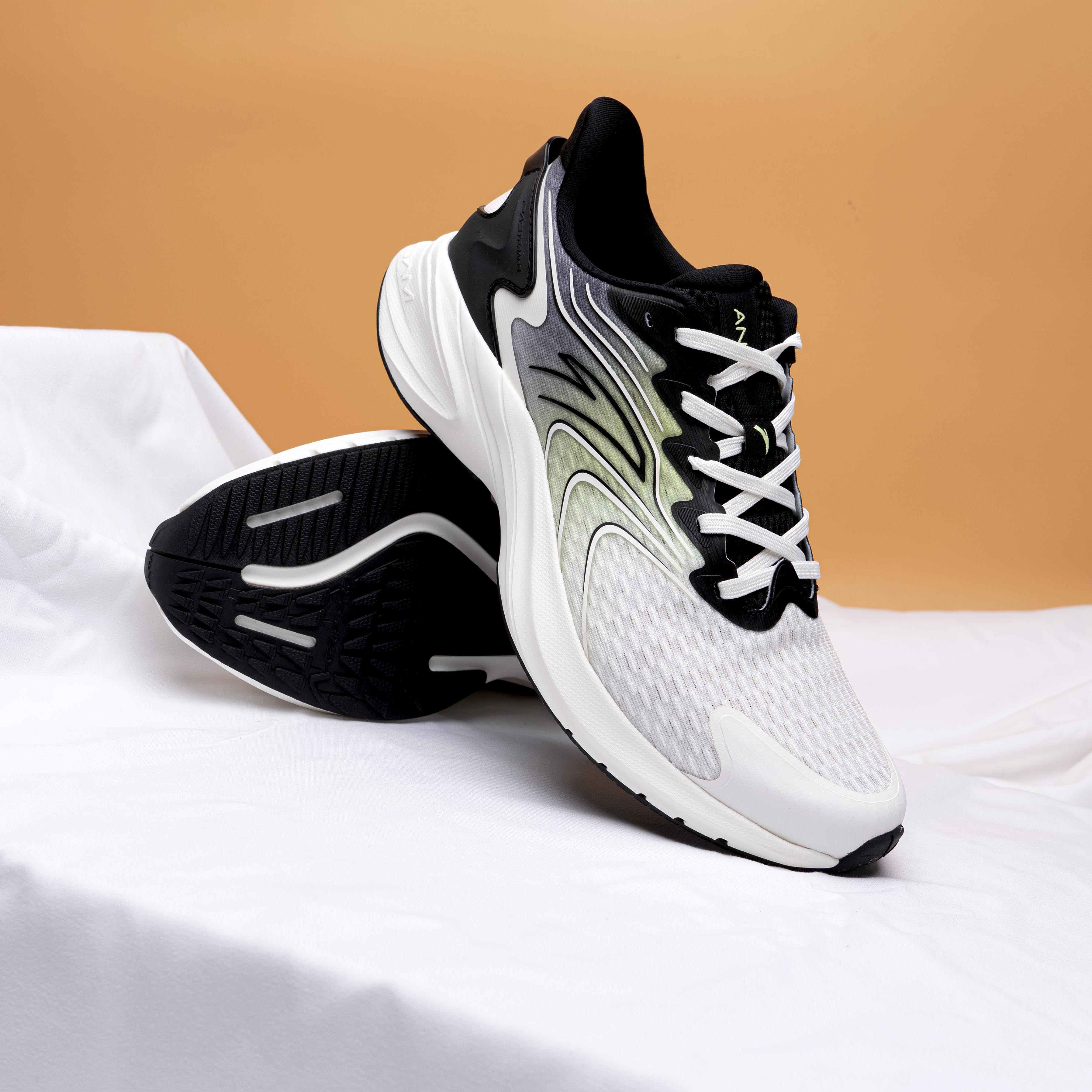 安踏男鞋跑步2021新款虫洞科技透气休闲鞋运动跑步鞋