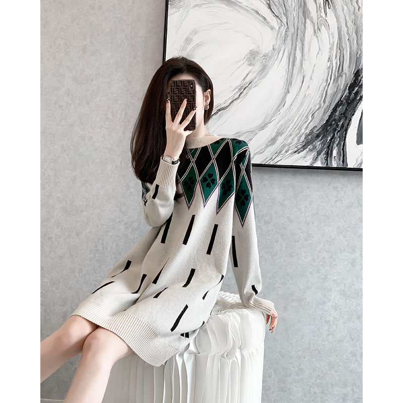 冬季针织打底长袖连衣裙2021新款女设计感小众内搭毛衣裙子中长款