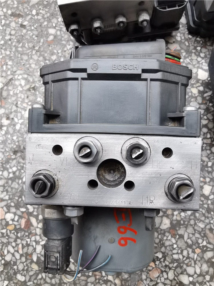 适用宝马e60e66e90e39e53刹车制动abs刹车泵abs