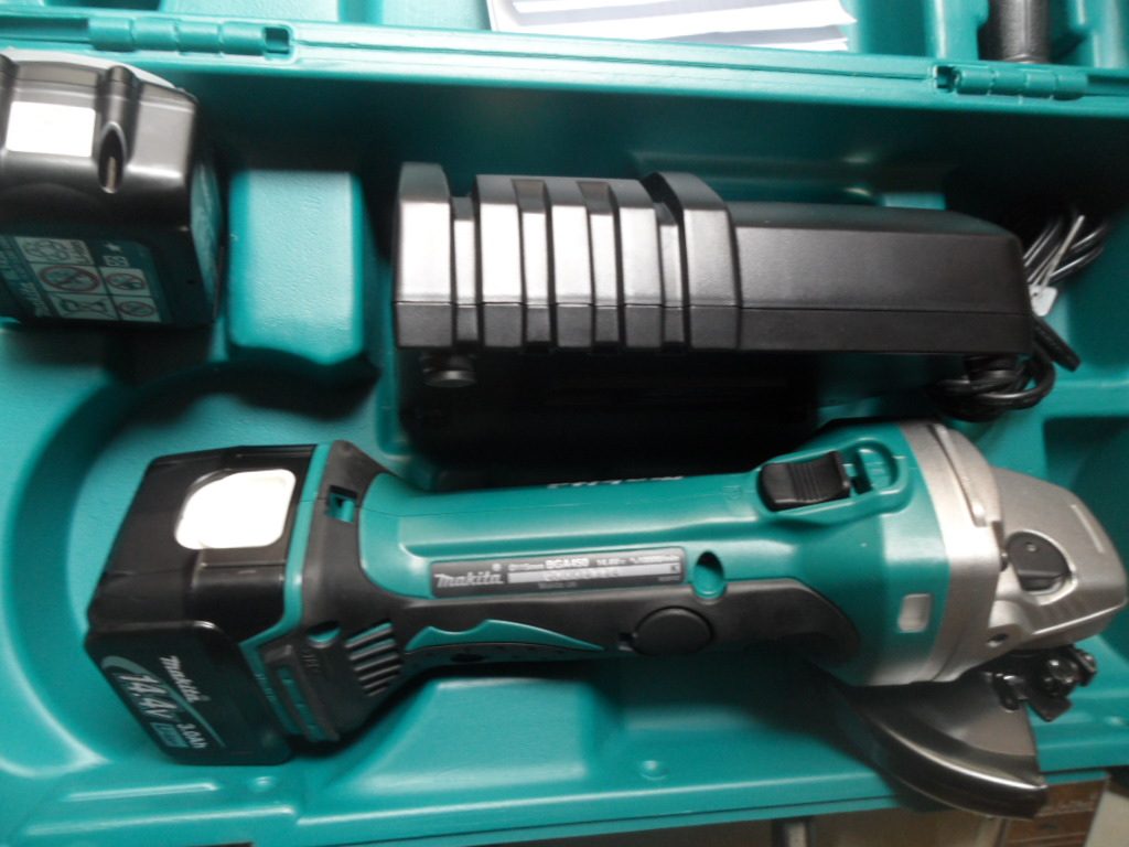 makita牧田充电式磨光机dga450rmedga452rme锂电池角磨机电磨