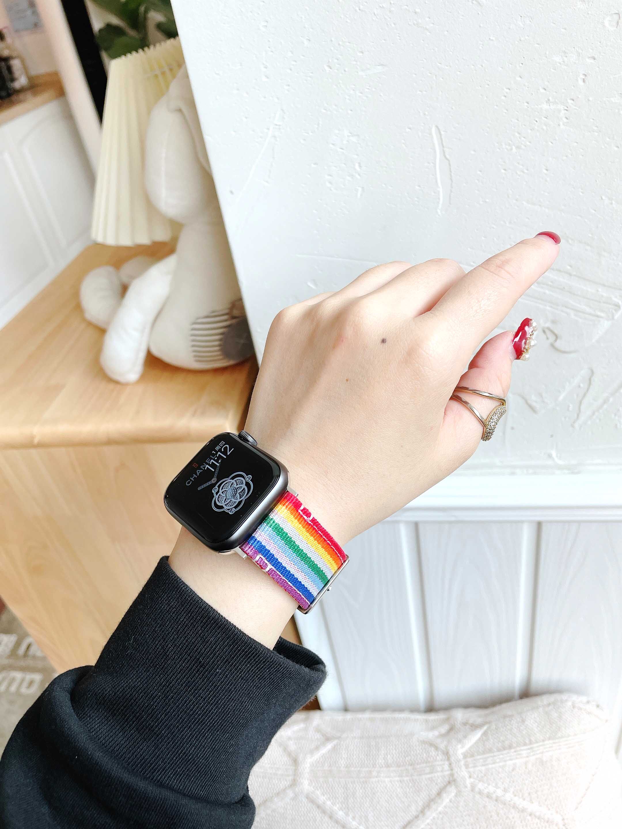 适用苹果手表表带iwatch65se43代编编织运动男女彩虹智能手表手环表带
