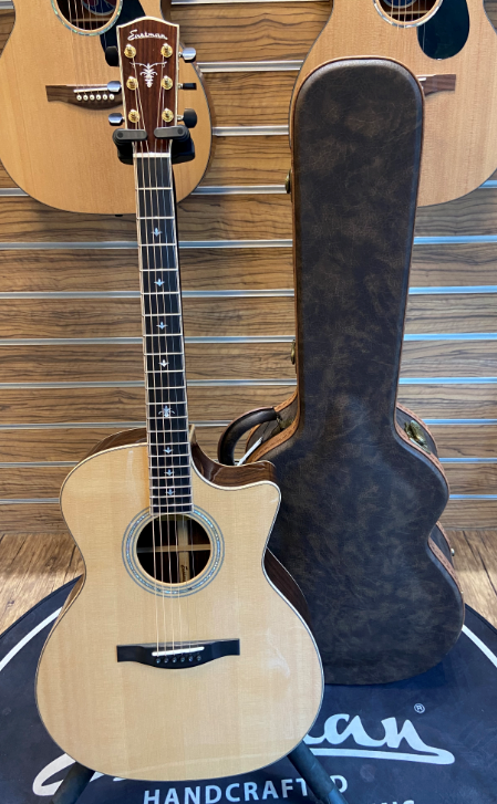 弹吉他的sosoeastman伊斯伊斯特特曼dt30gac40民谣单板吉他民谣吉他