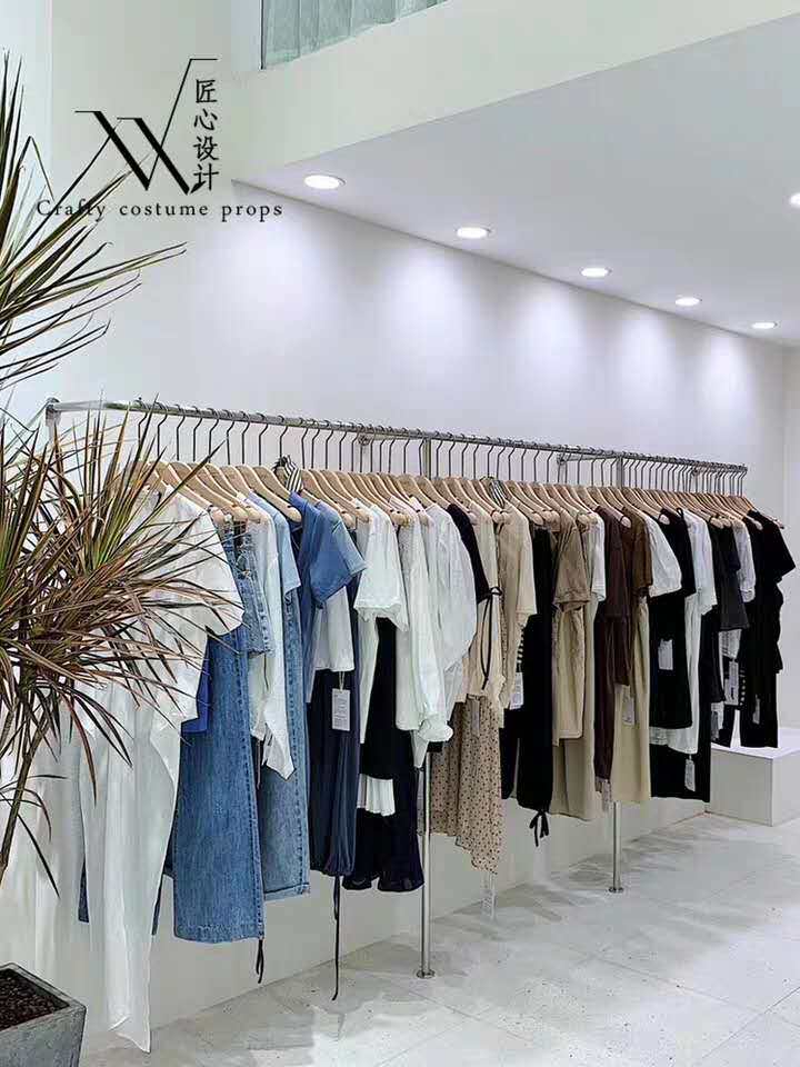 服装展示架上墙挂衣架女装店创意悬挂式服装架落地式金色靠墙架童
