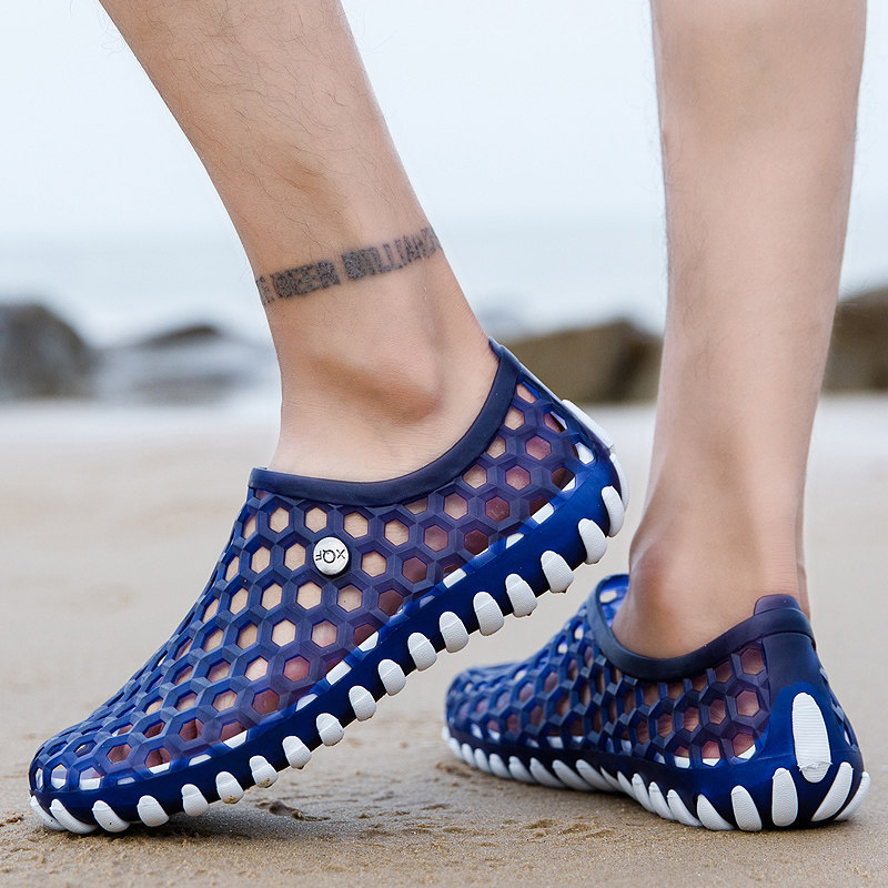 户外防水洞洞鞋男夏季2020新款包头休闲沙滩鞋透气涉水运动凉鞋潮