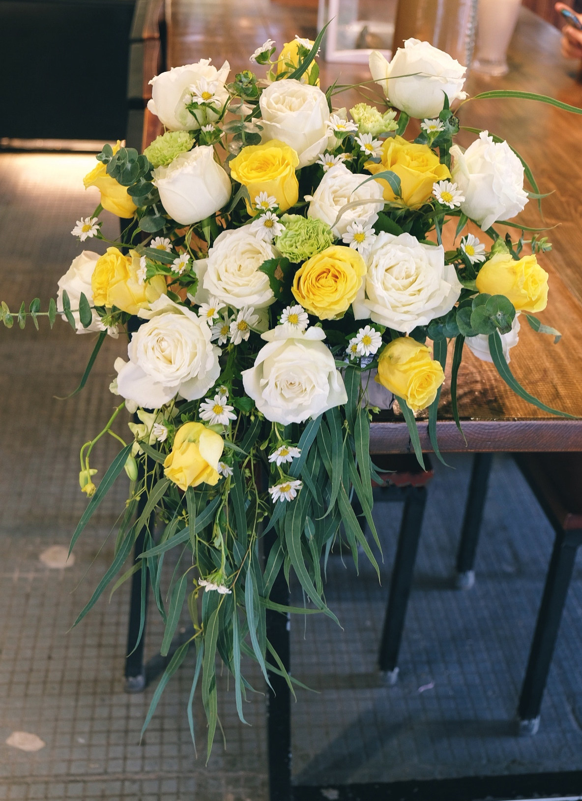 讲台鲜花下垂小桌婚礼宴会签到会议桌商务用花