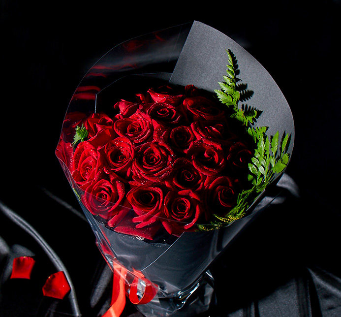 杭州同城鲜花速递黑纱花束99朵红玫瑰求婚表白白送鲜花速递同城