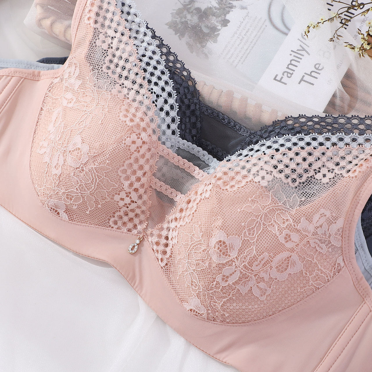 依曼丽薄款bc透气走光抹胸舒适无痕性感蕾丝文胸