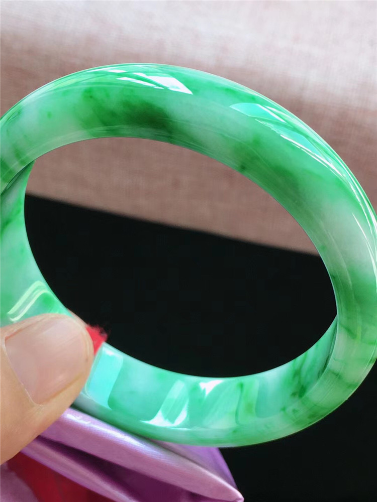 翡翠简安颜色细腻好底种水手镯绿正货辣天然手镯