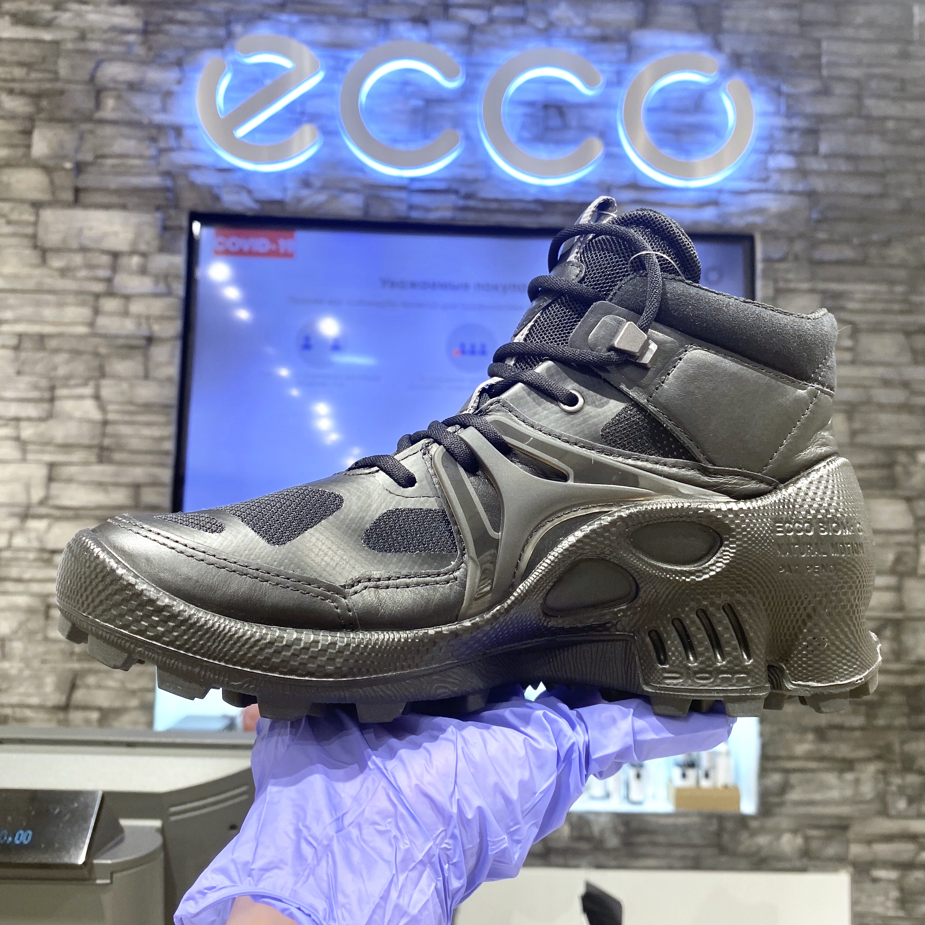 ecco爱步女士秋季新款高帮缓防水户外户外运动运动鞋高帮鞋