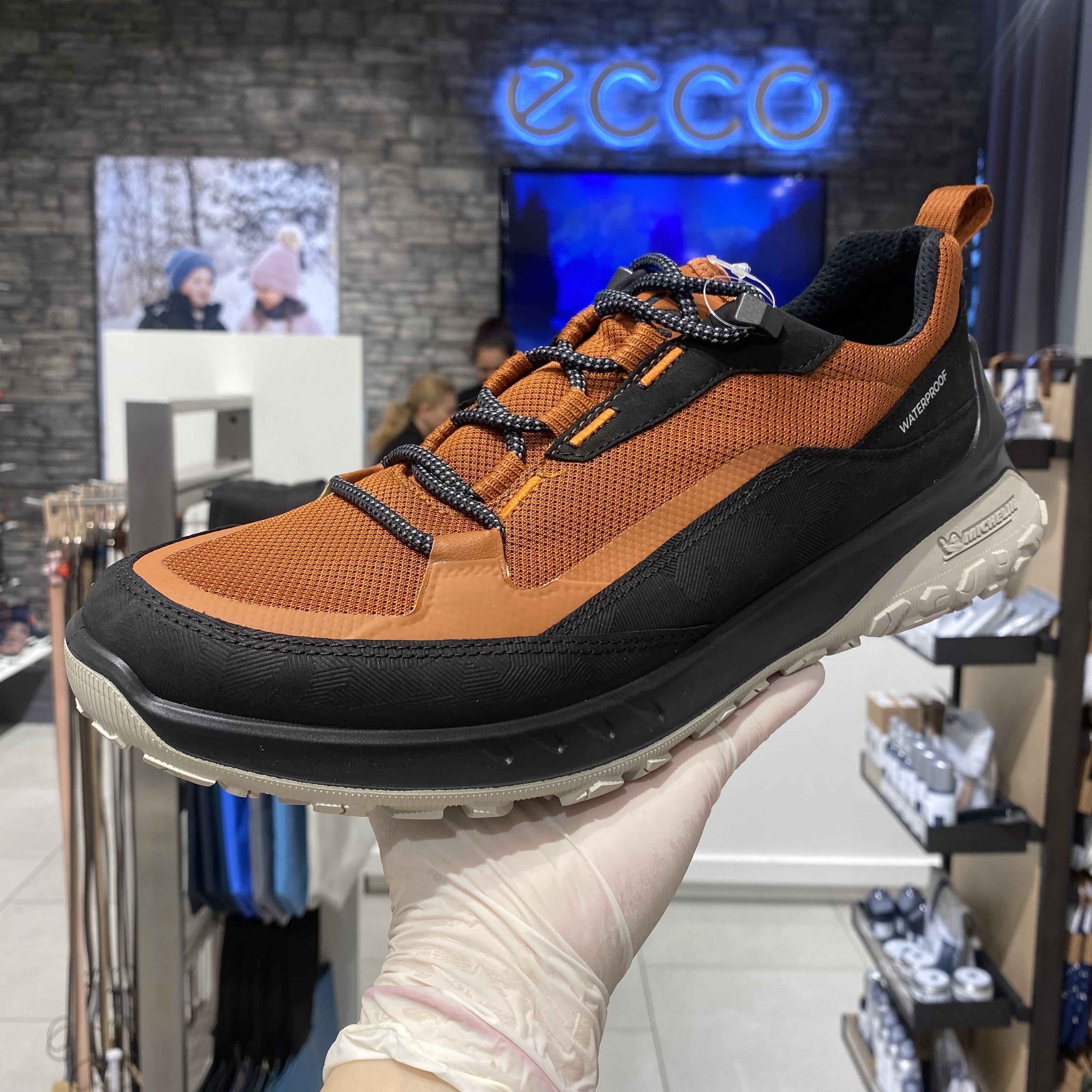 ecco爱步户外米其林联名运动鞋春季轻便减震登山鞋时尚休闲鞋