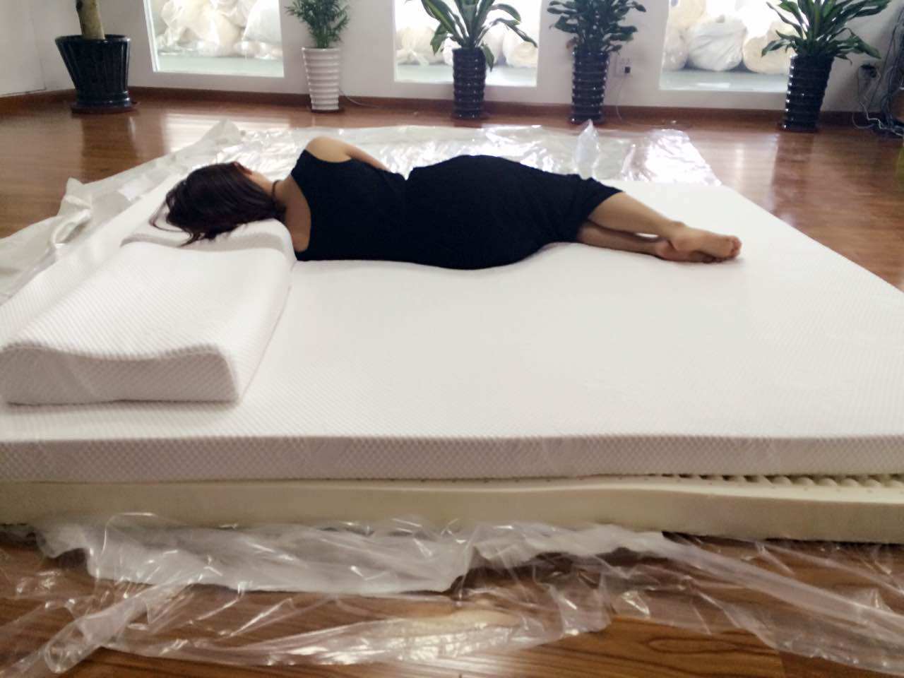 厂家直销天然乳胶七区床垫5cm7.5cm保健床垫1.5米双人席梦思1.8米