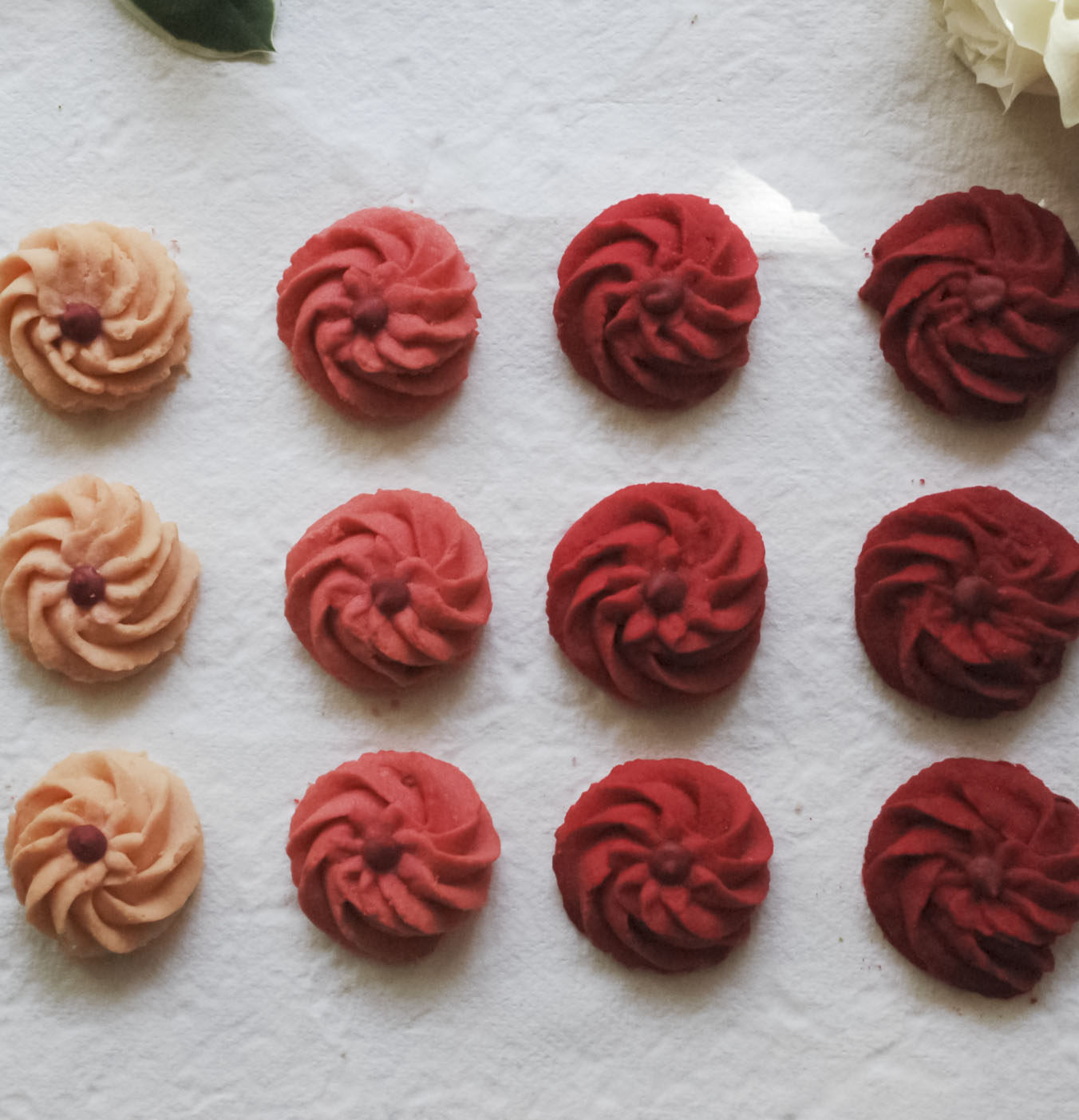 独家创意天然玫瑰红丝绒渐变手工曲奇无添加进口曲奇饼干