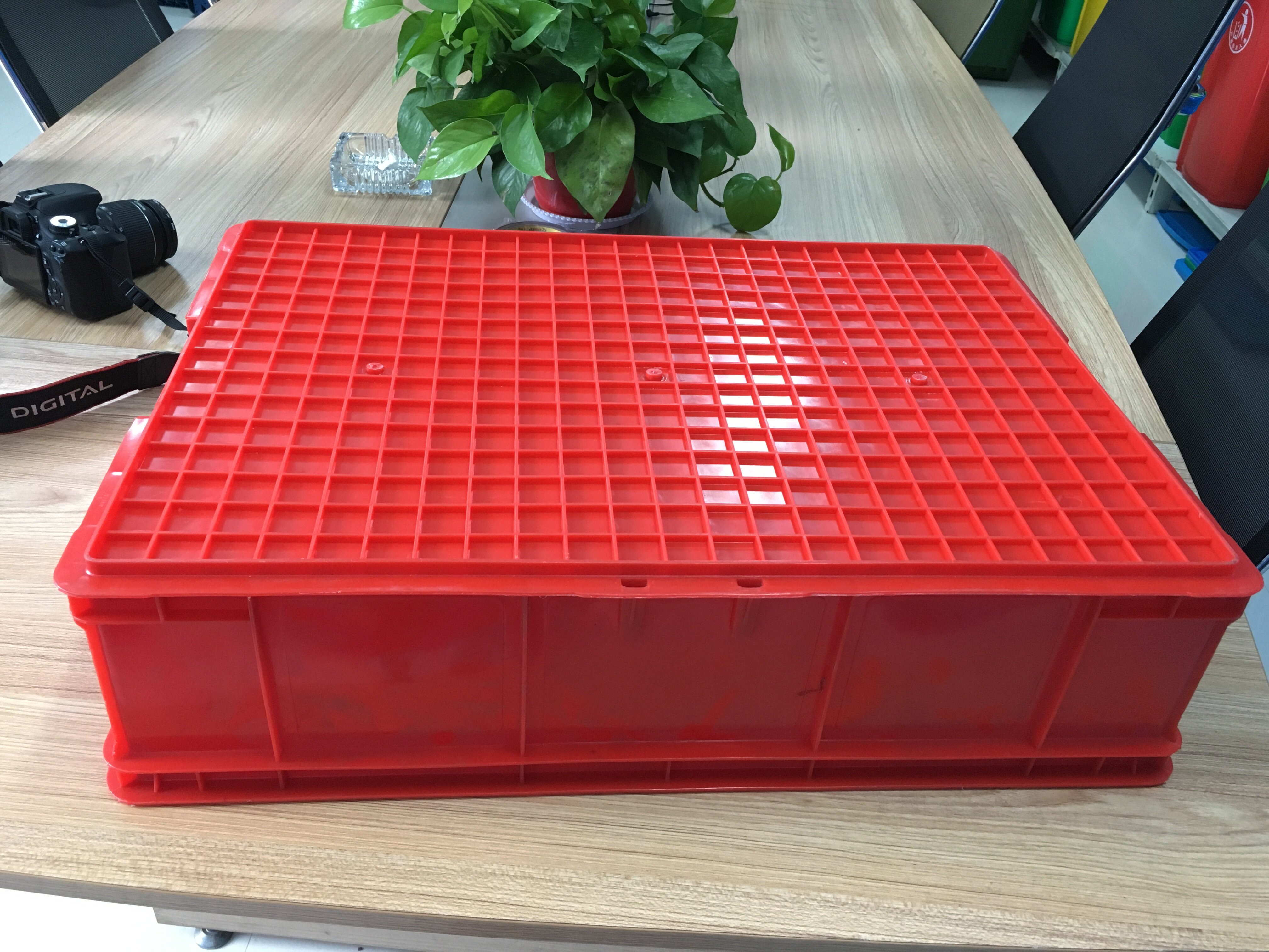 周转塑料长方形加厚红色黄色车间仓库密封箱子零件盒