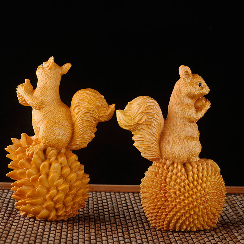 创意装饰手把文玩松鼠摆件实木客厅黄杨木家居木雕