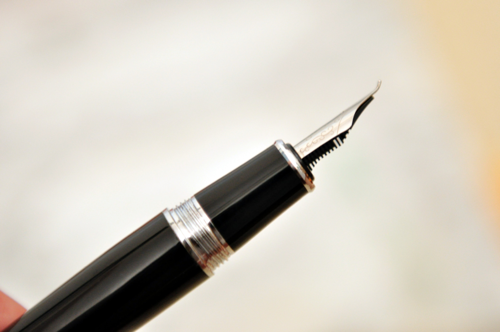 英雄雄美工笔1060大班银夹高级黑色弯尖学生钢笔