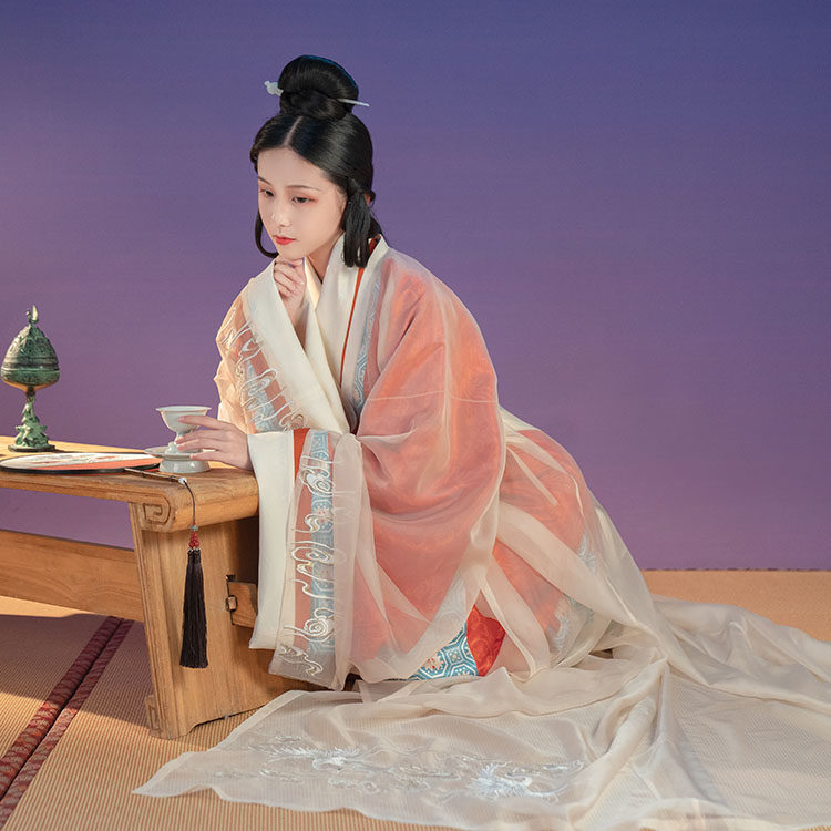 南雅雅集原创马王堆曲裾袍直裾袍汉服刺绣礼服民族服装