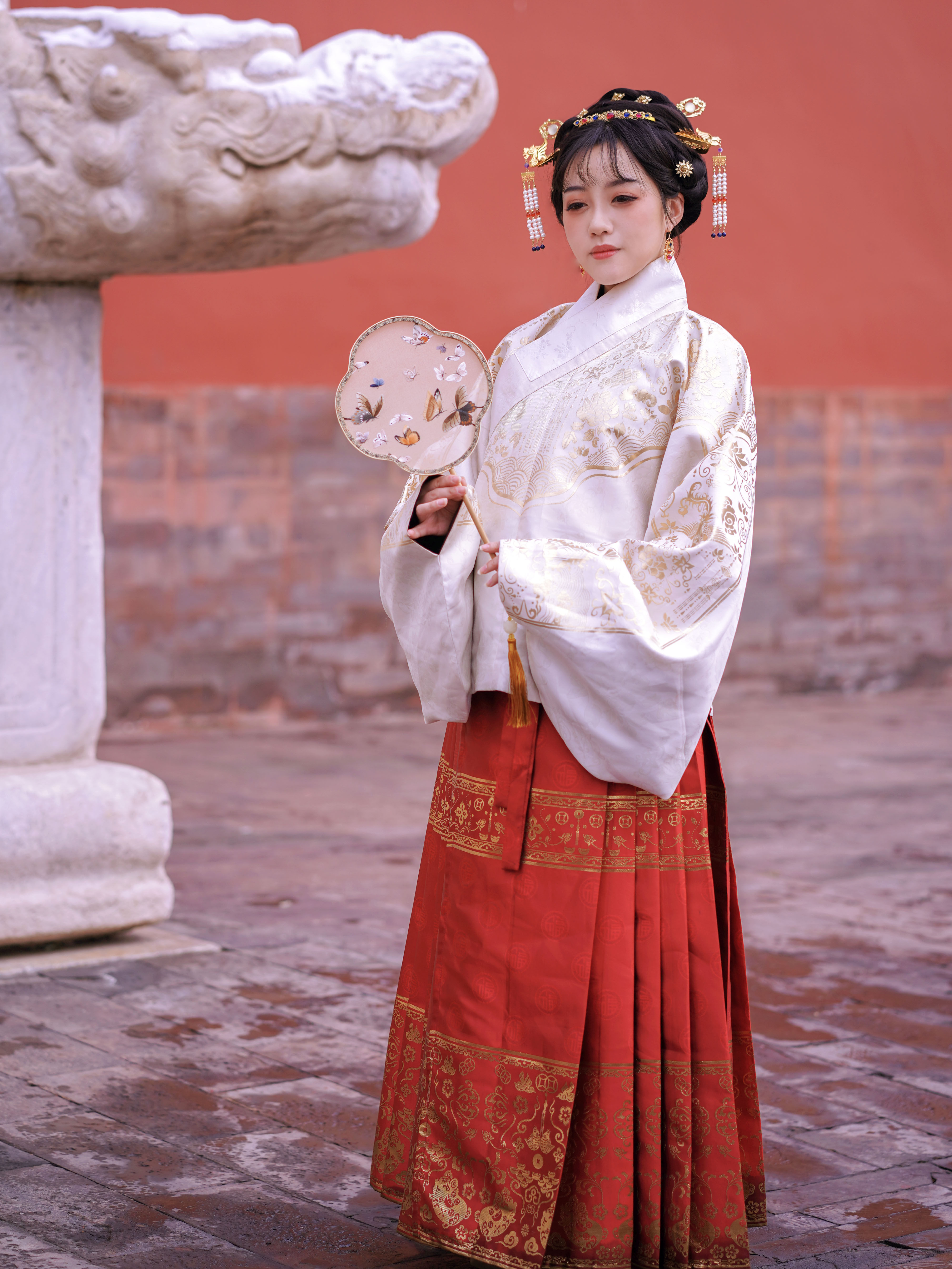 金猪报喜明制汉服女原创创齐腰裙马面裙织金中国汉服