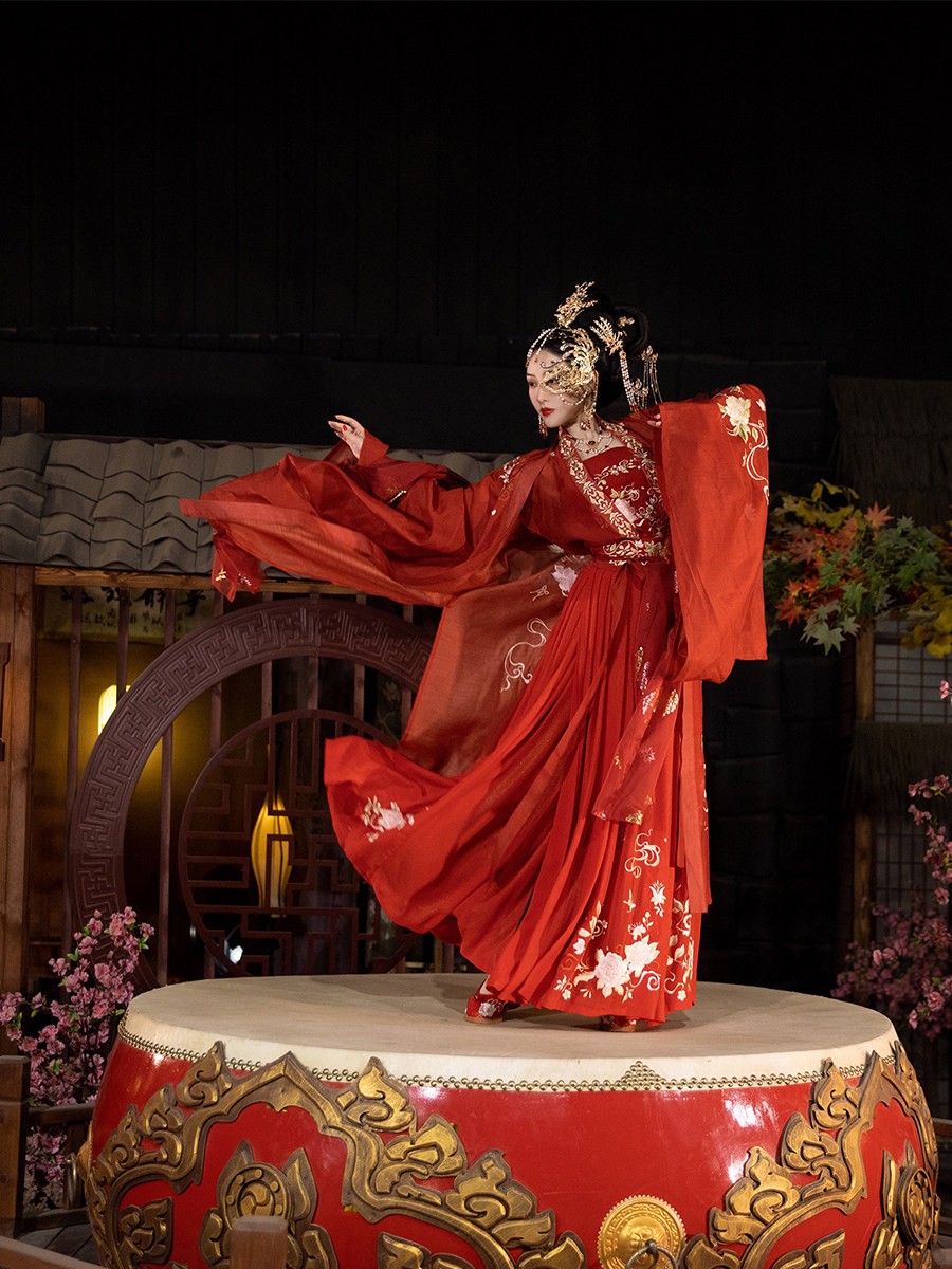 万里六米刺绣重工衫婚万里红大袖齐腰交领对襟汉服