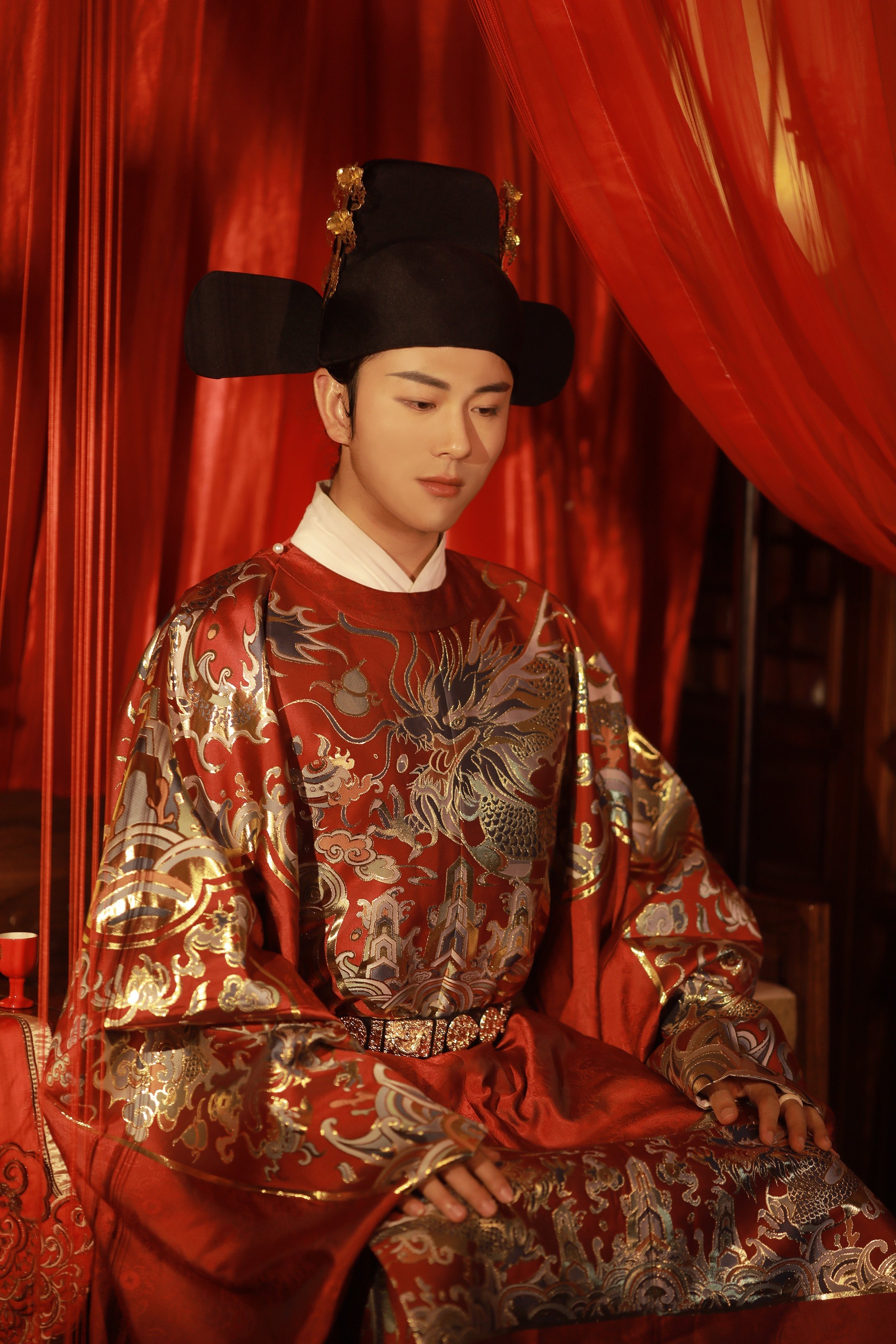 有龙与吟明制汉服原创正品圆领袍男款婚服红色龙蟒袍仿妆花中国风