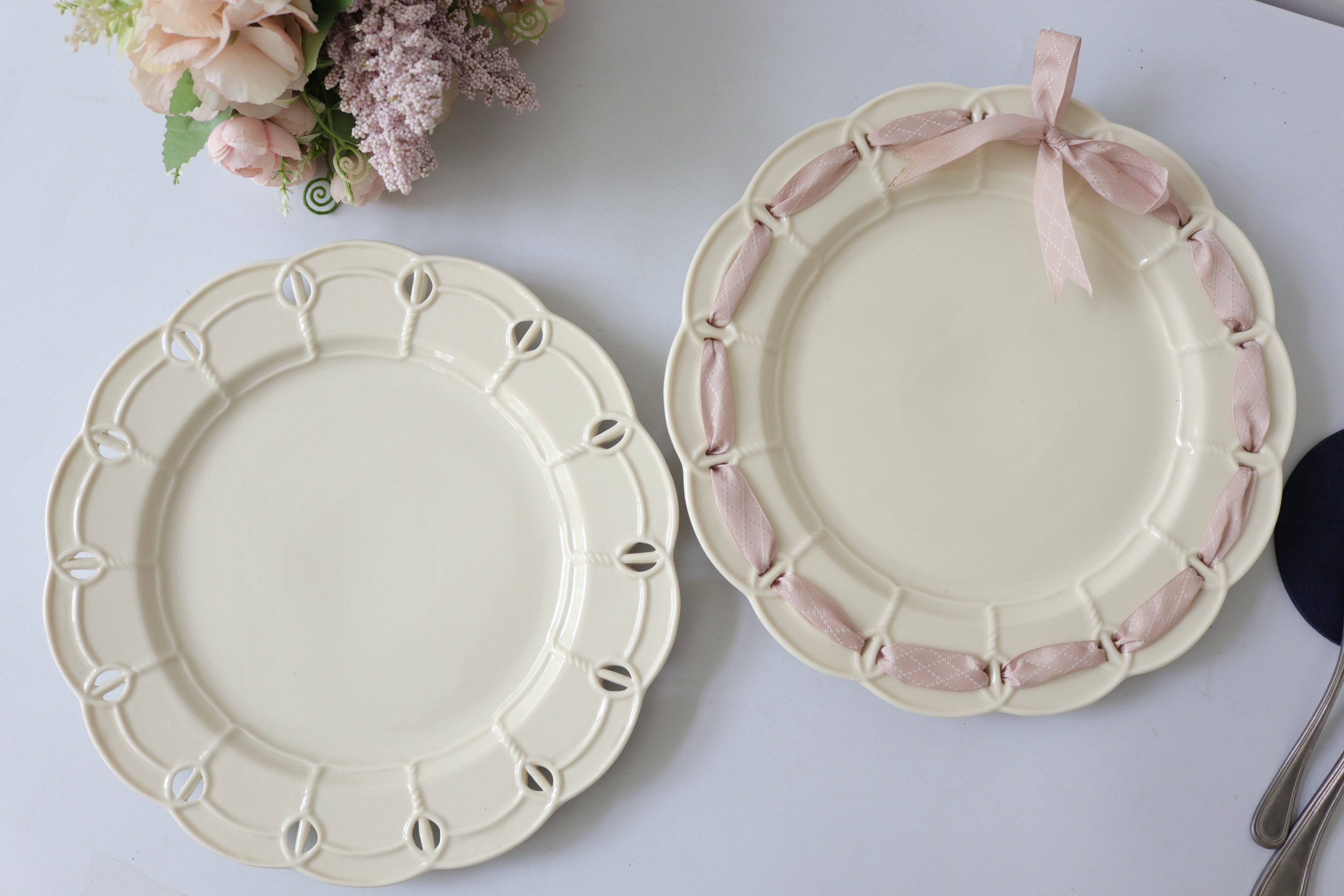 外单出口欧洲复古奶油黄缕空蕾丝陶瓷盘子婚礼餐盘花器摆件