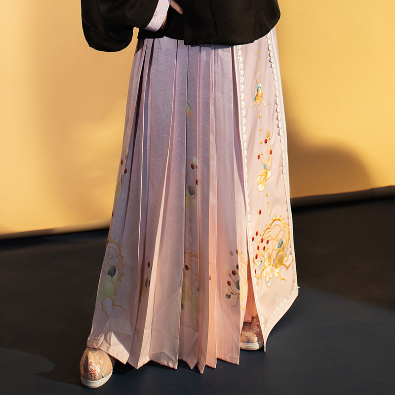 斜塘衣庄惜年明制一片片式百迭裙渐变色刺绣汉服