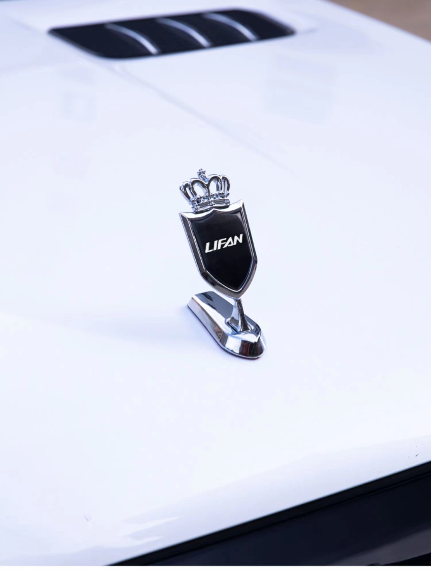 力帆x80x70650ev改装车v16迈威配件外观车立汽车车标