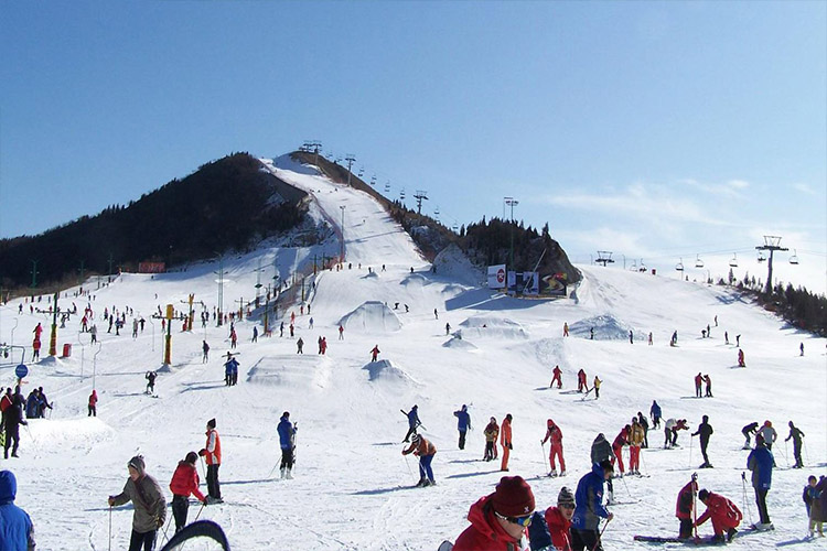 滑雪神农架2日游国际滑雪场双泉温泉五件件套意外险境内跟团游